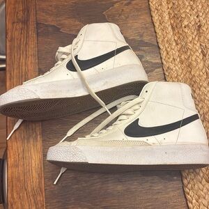 Like NEW Youth Nike Blazer ‘77 High top shoes. Size 4Y.